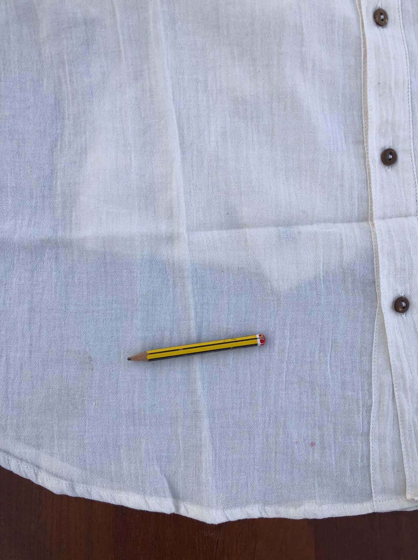 Camisa de algodón natural ligero con botones de coco - Segunda Vida