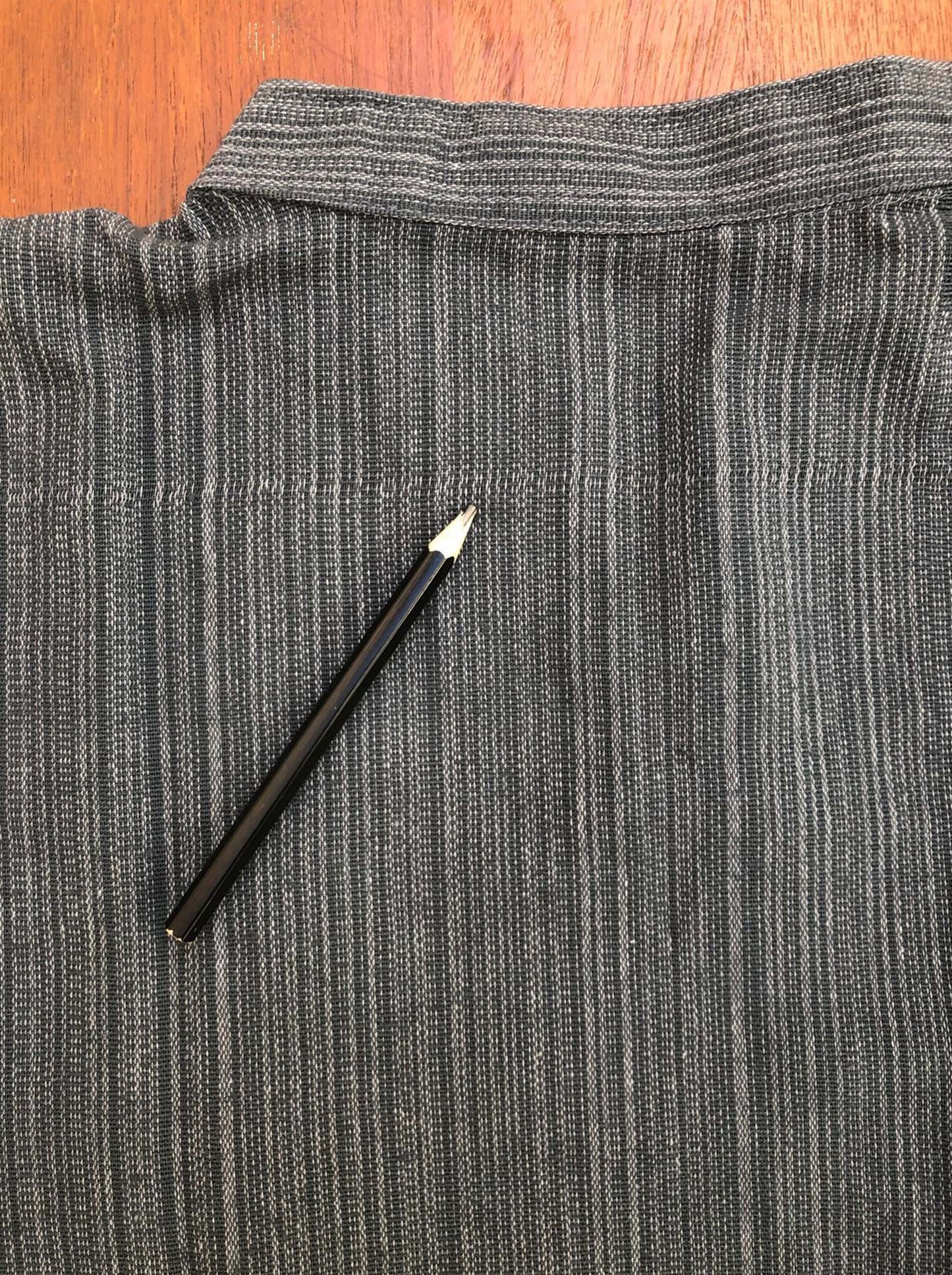 Camisa de algodón de manga corta línea patrón Gris - Segunda Vida