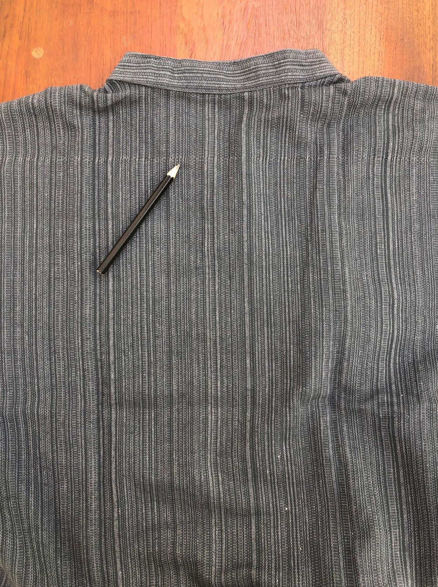 Camisa de algodón de manga corta línea patrón Gris - Segunda Vida