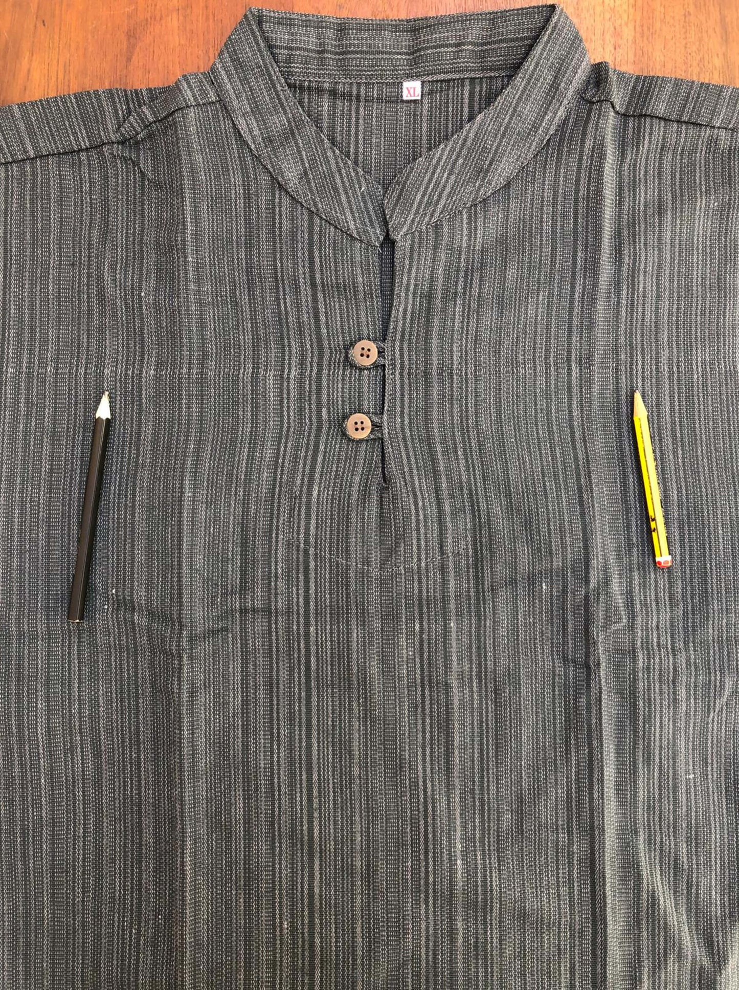 Camisa de algodón de manga corta línea patrón Gris XL - Segunda Vida
