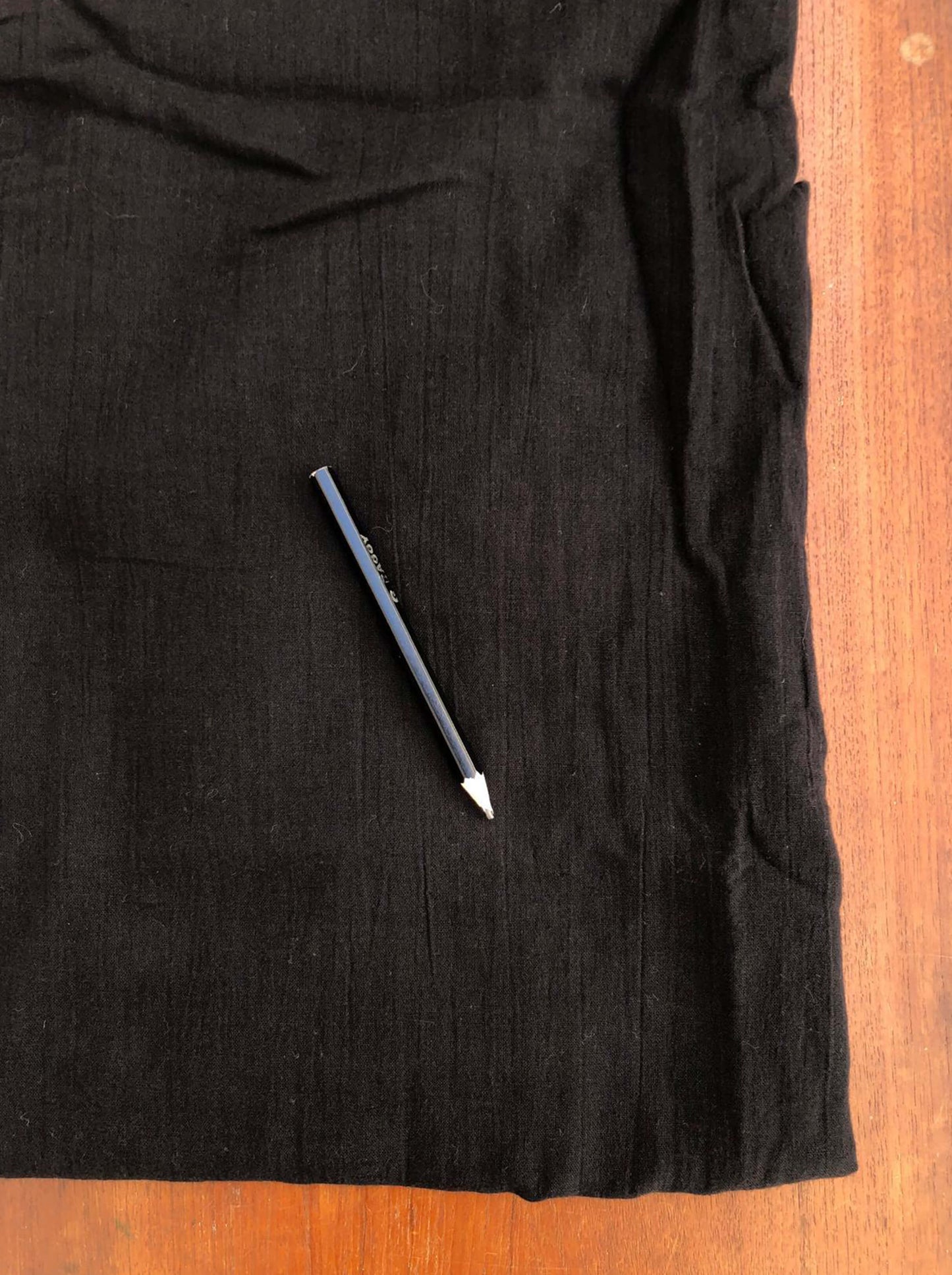 Camisa de algodón ligero con botones de coco color negro - Segunda Vida