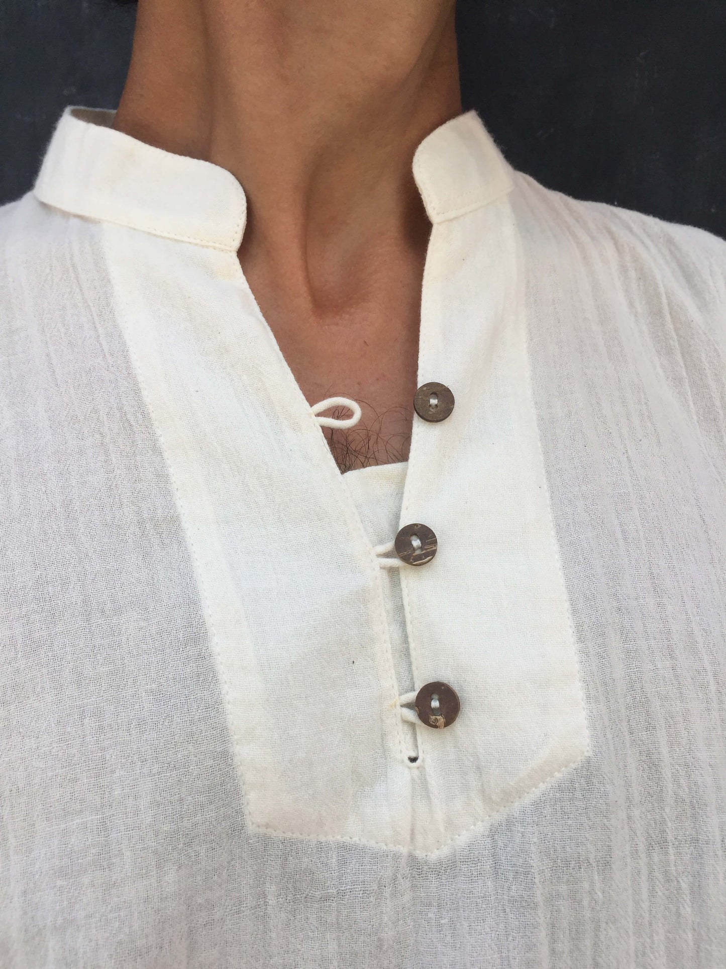 Camisa Kurta de algodón natural con botones de coco - Segunda Vida