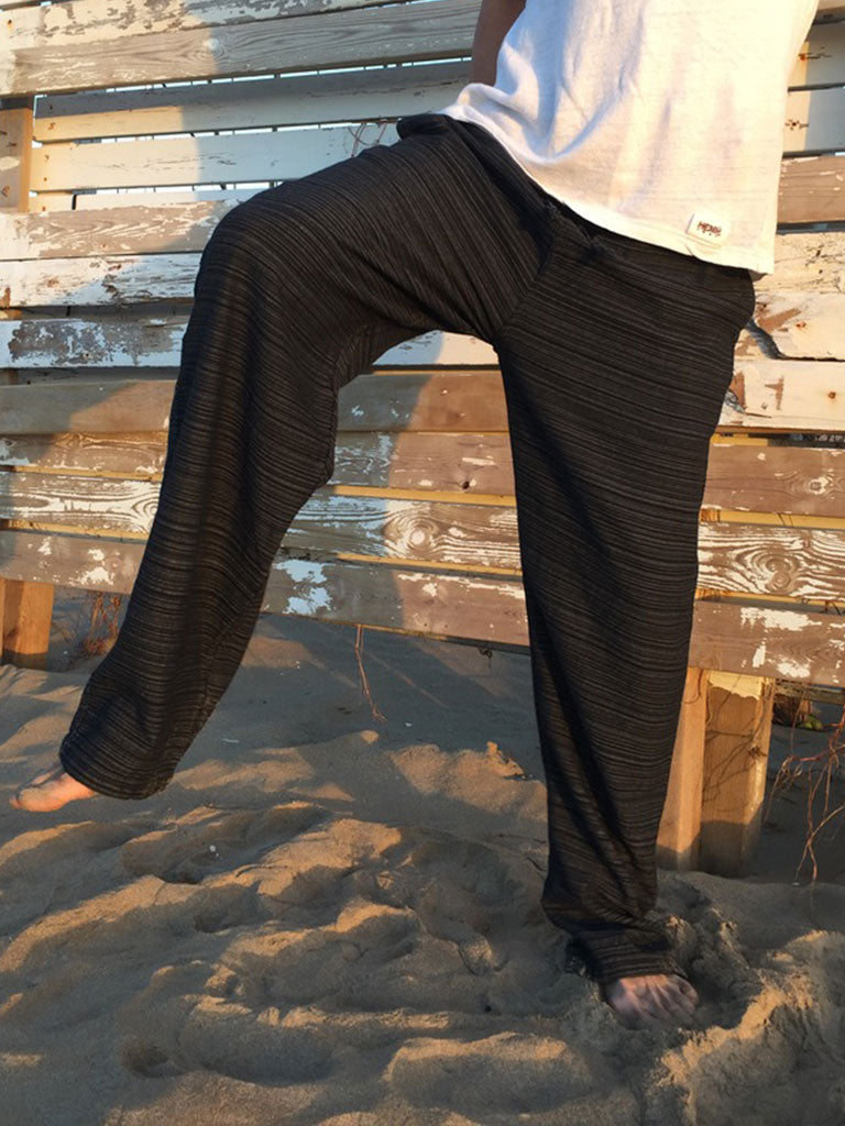 Pantalón Negro de algodón con cordón y patrón de línea
