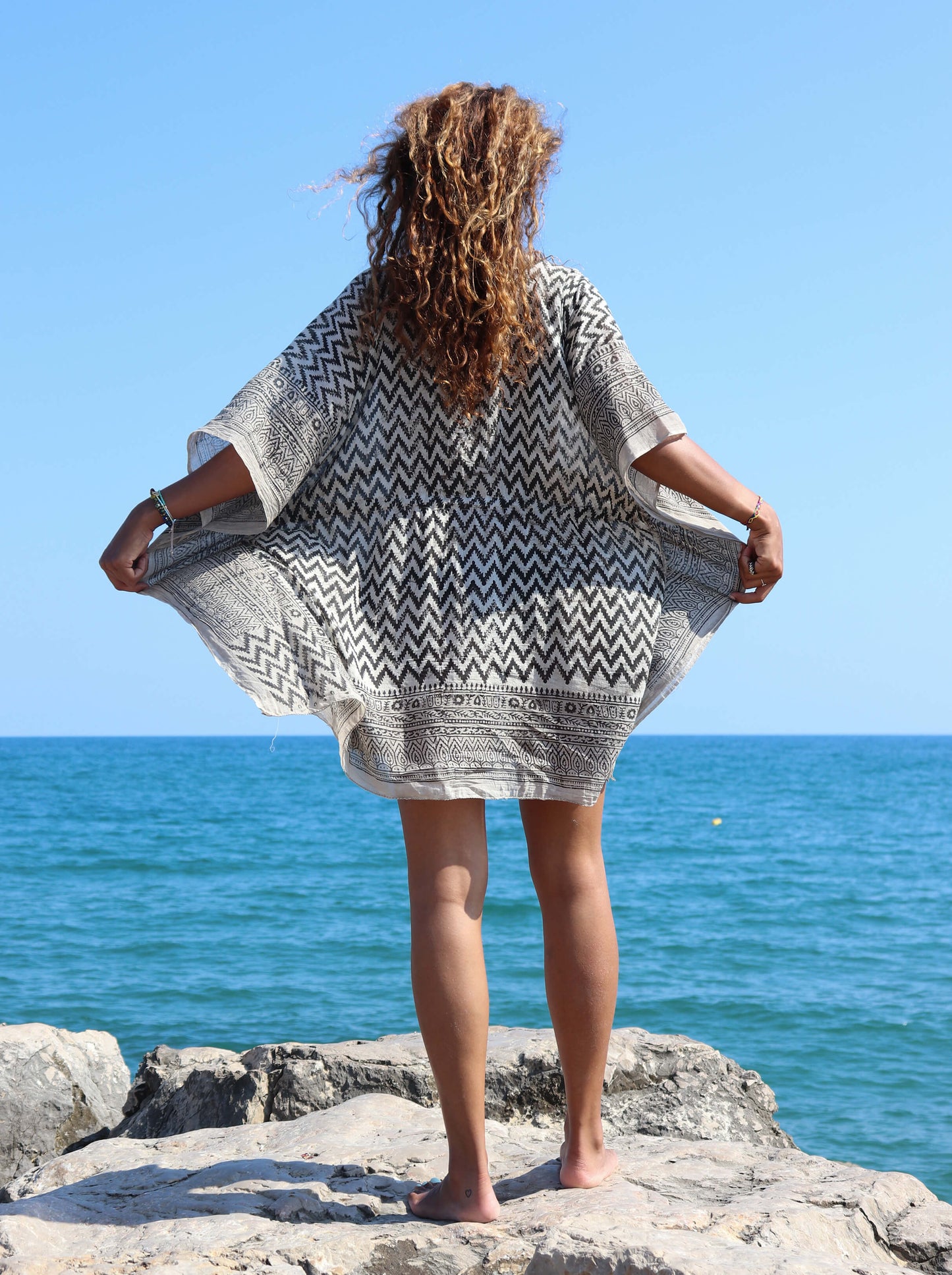 Vestido corto Caftan con Impresión en Madera Tradicional