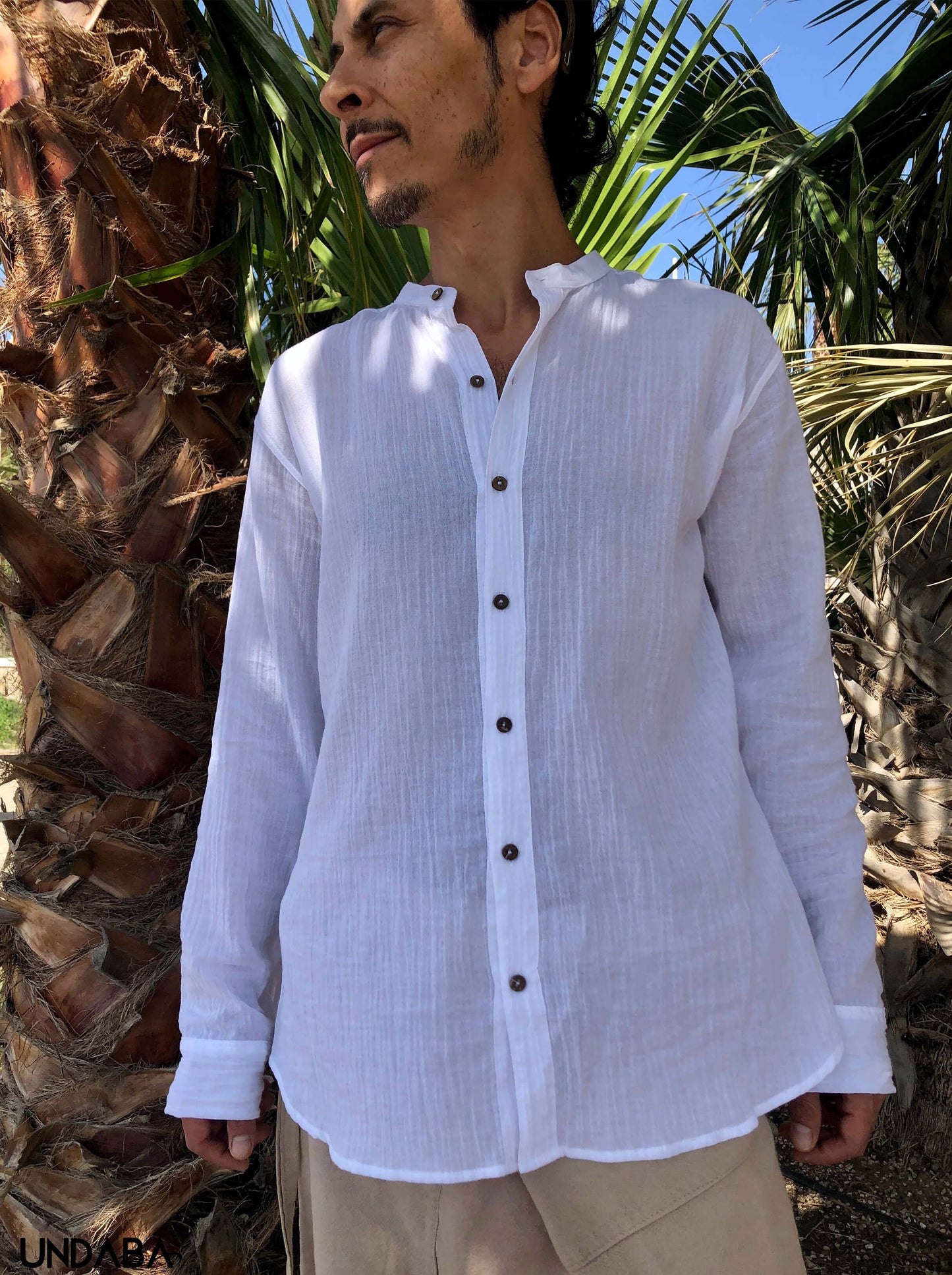 Camisa Blanca de algodón ligero con botones de coco