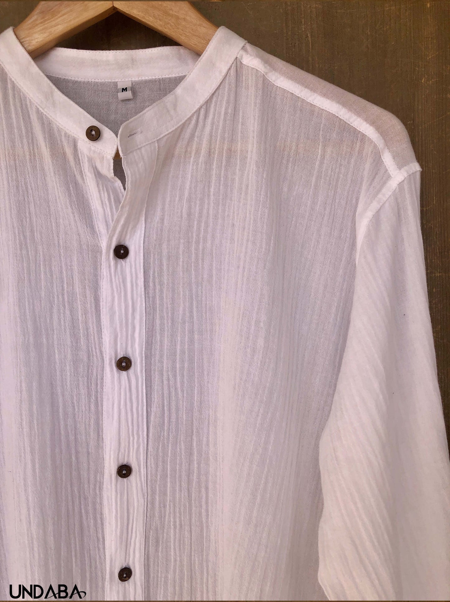 Camisa Blanca de algodón ligero con botones de coco