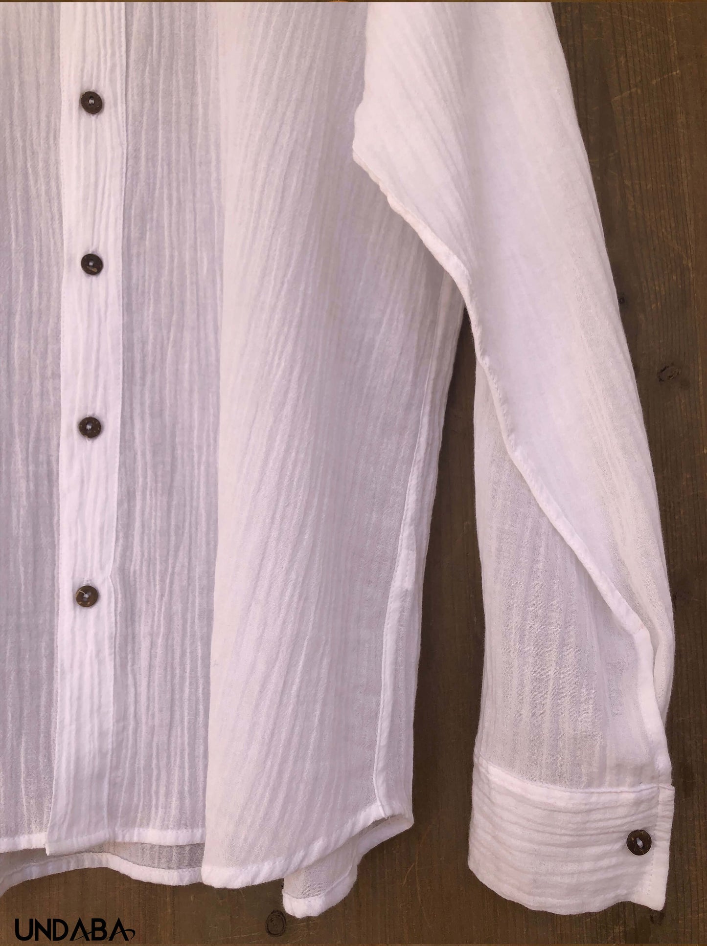 Camisa Blanca de algodón ligero con botones de coco