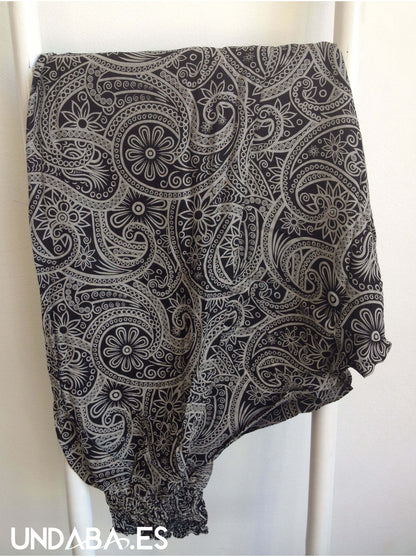 Pantalón Bombacho Negro con Patrón Paisley