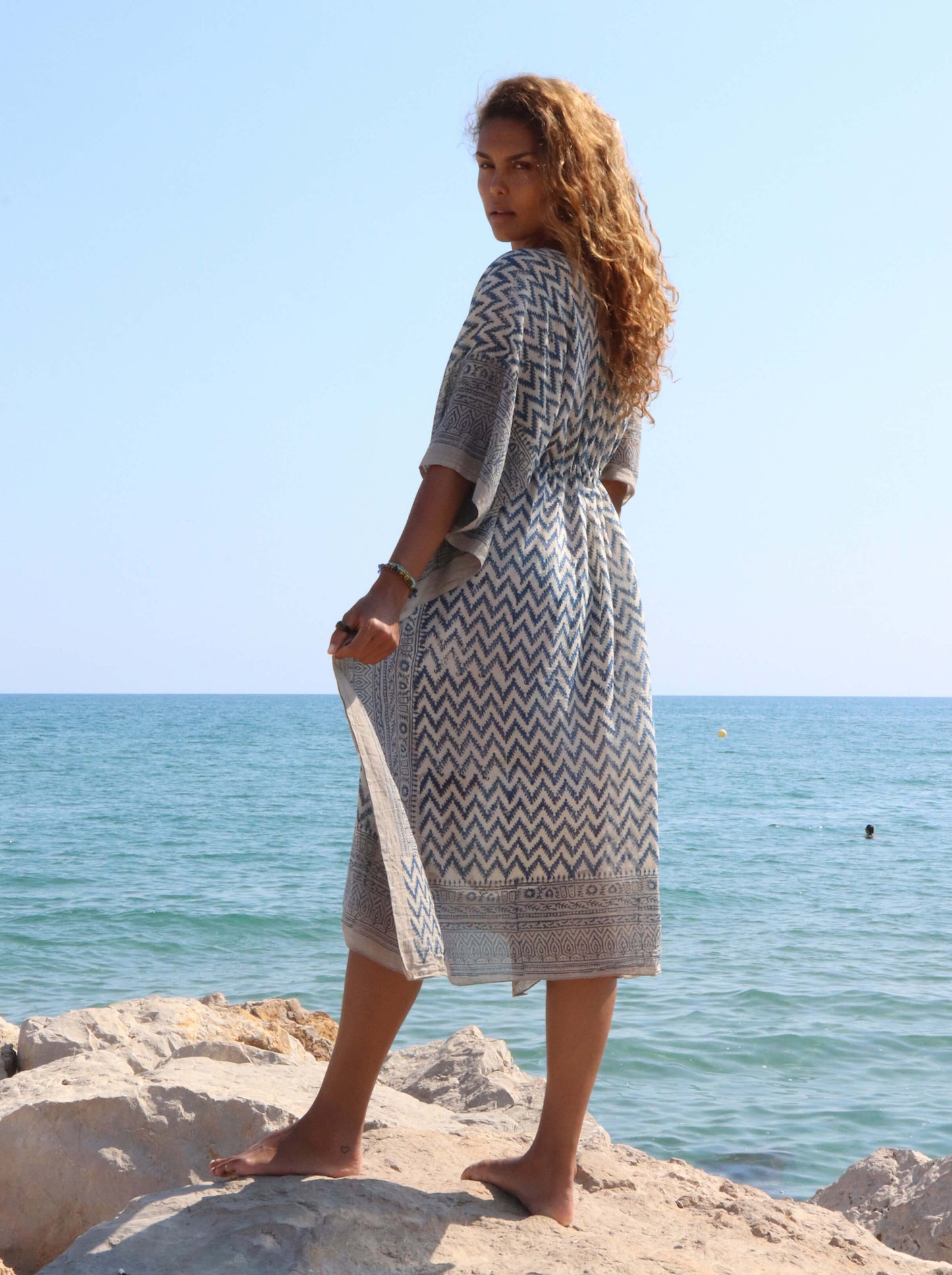 Caftan azul de algodón con Impresión en Madera Tradicional