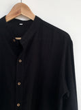 Camisa de algodón ligero con botones de coco color negro
