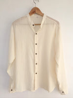 Camisa de algodón natural ligero con botones de coco
