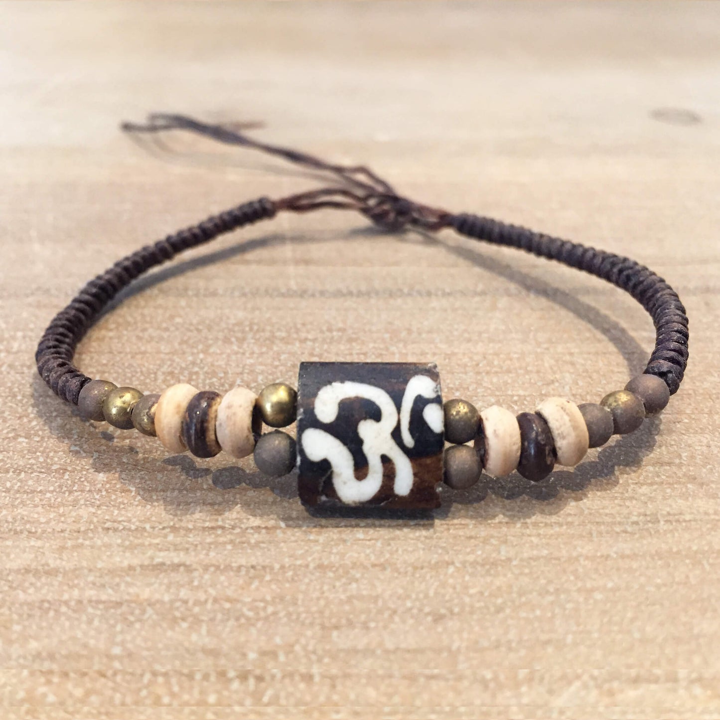 Pulsera Ohm de hueso batik