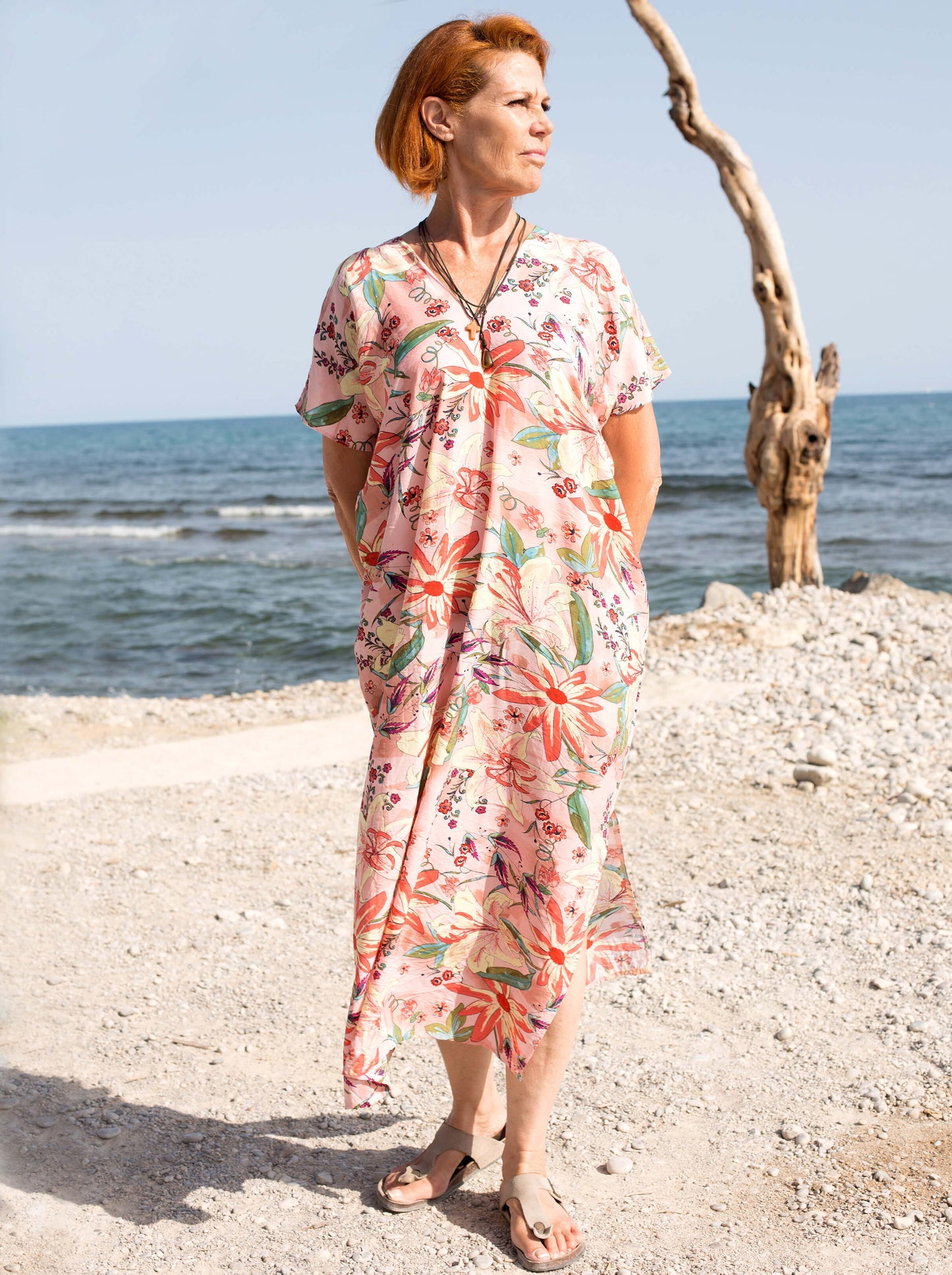 Vestido Caftán con estampado floral rosa melocotón