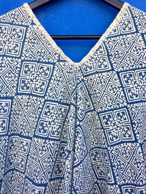 Caftan con estampado en Madera Indigo
