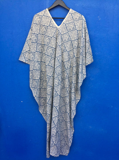 Caftan con estampado en Madera Indigo