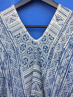 Vestido kaftan con estampado de Indigo batik