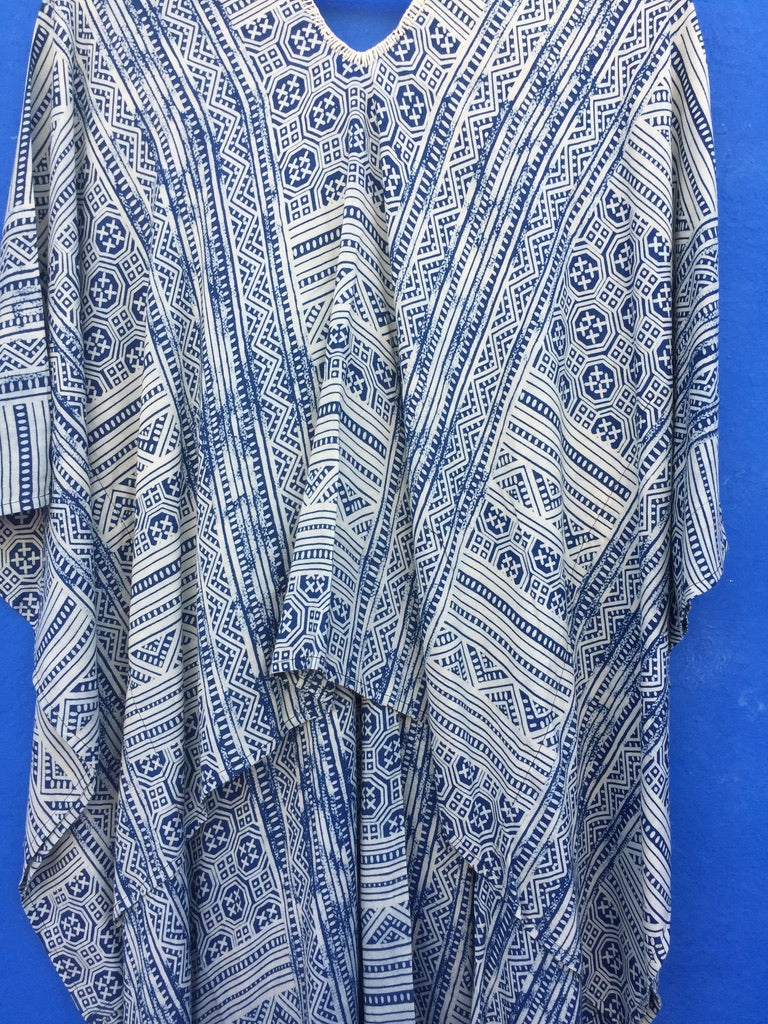 Vestido kaftan con estampado de Indigo batik