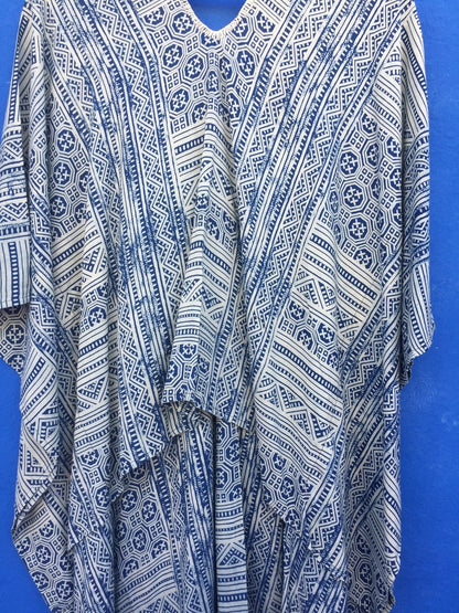 Vestido kaftan con estampado de Indigo batik
