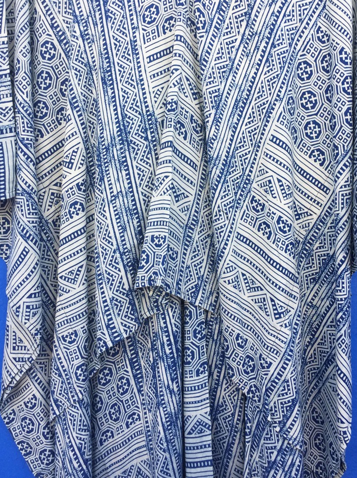 Vestido kaftan con estampado de Indigo batik